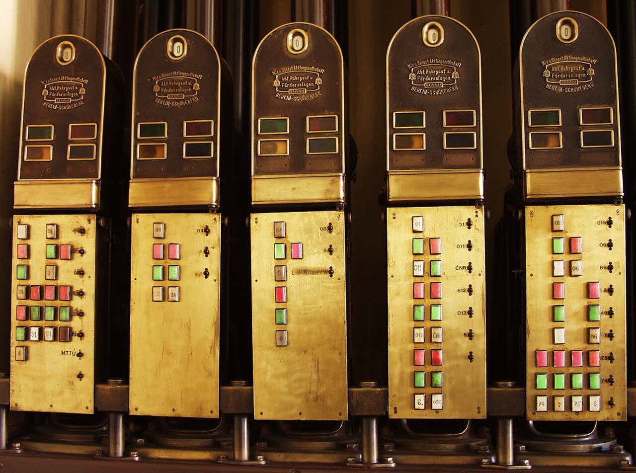 Heads of the five main lanes of the Prague pneumatic post